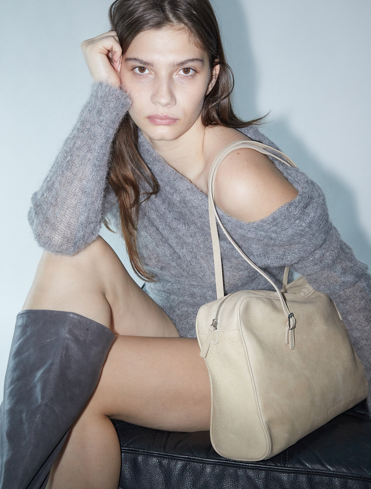 Soft caye leather bag beige