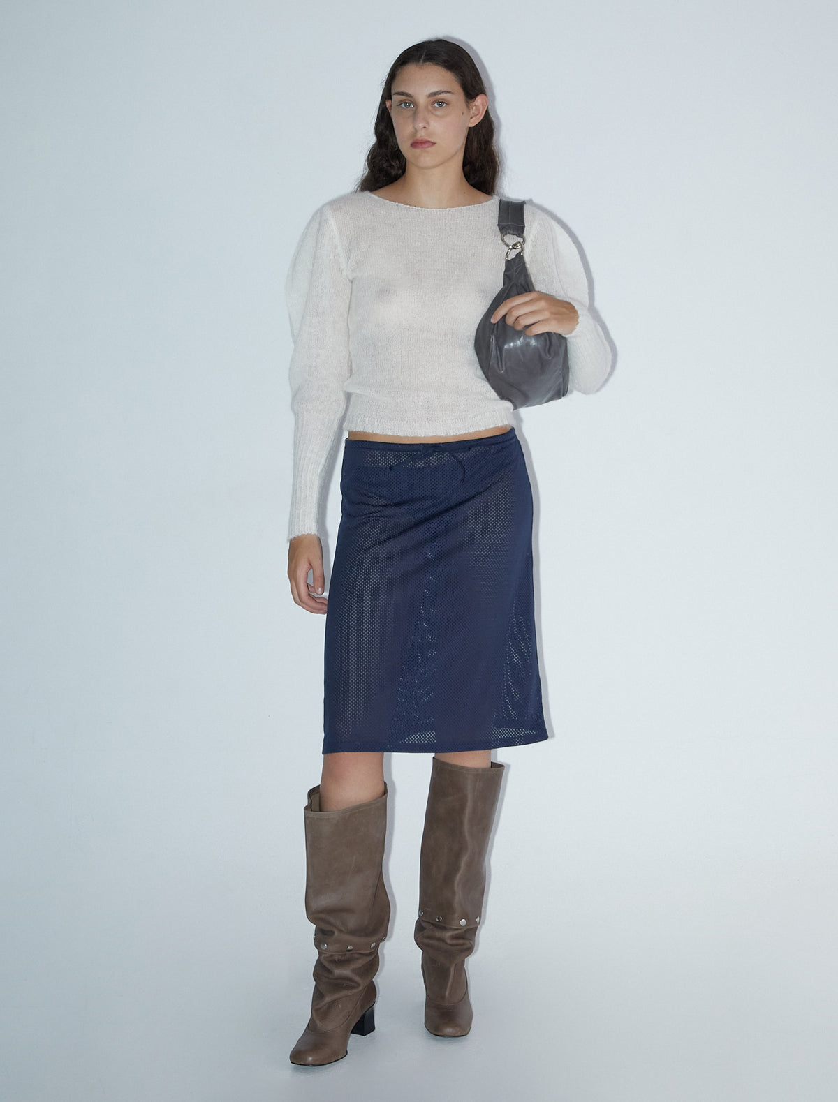 Taza open neckline tricot sweater puffed sleeves