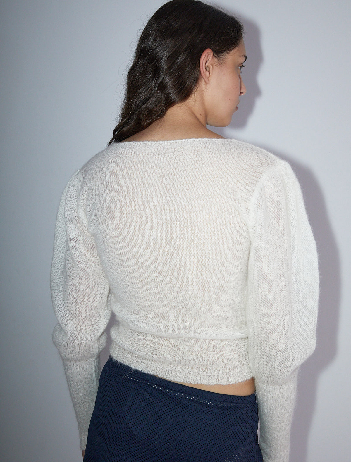 Taza open neckline tricot sweater puffed sleeves