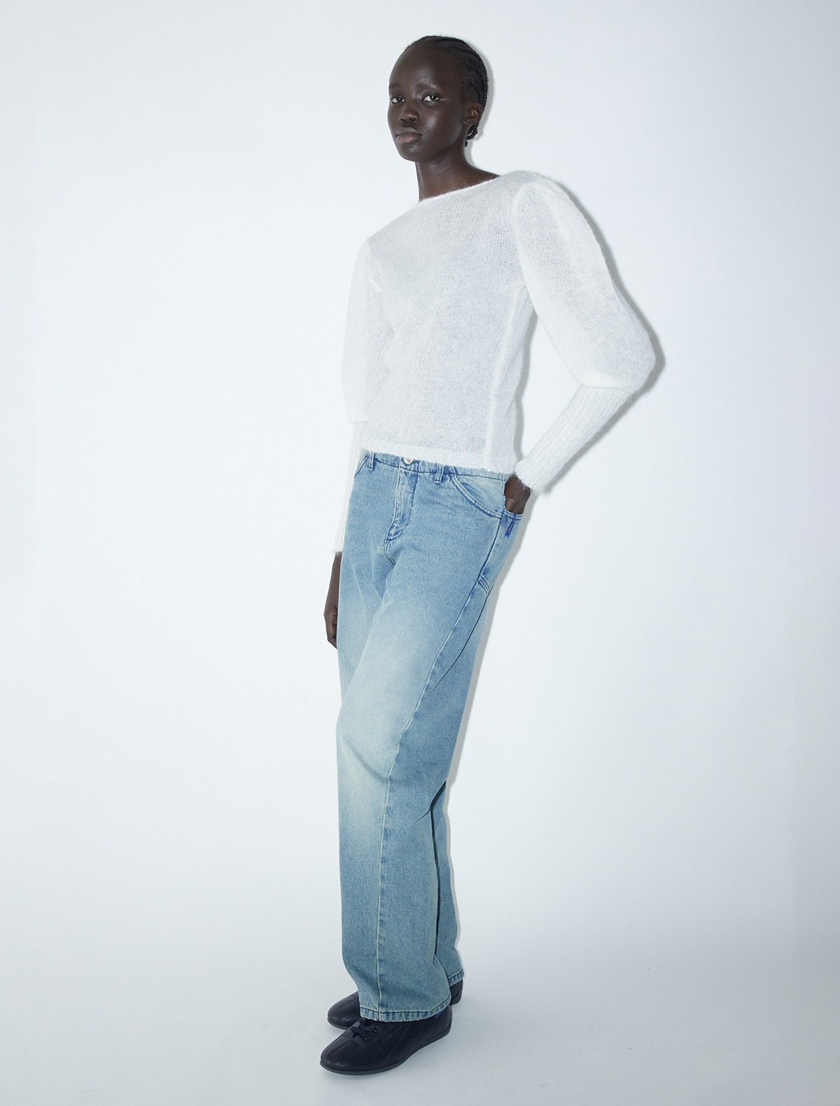 Taza open neckline tricot sweater puffed sleeves