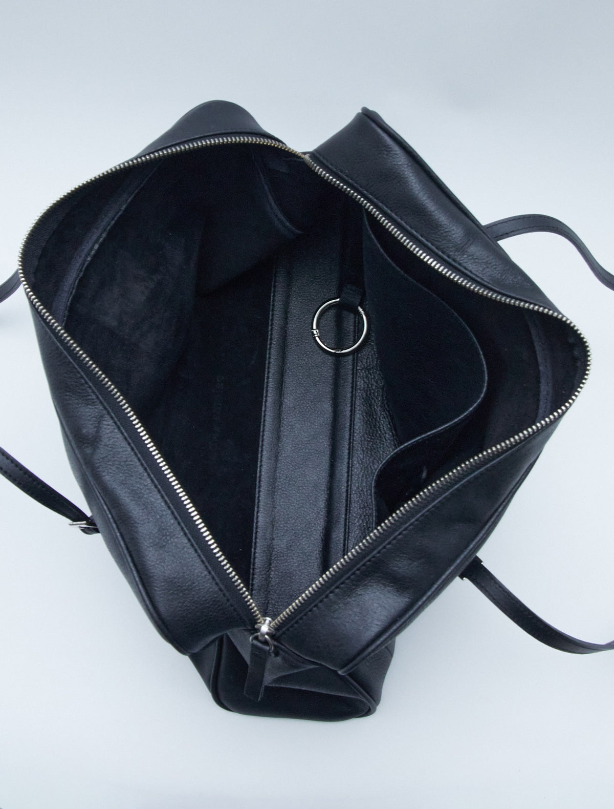 Soft caye leather bag black