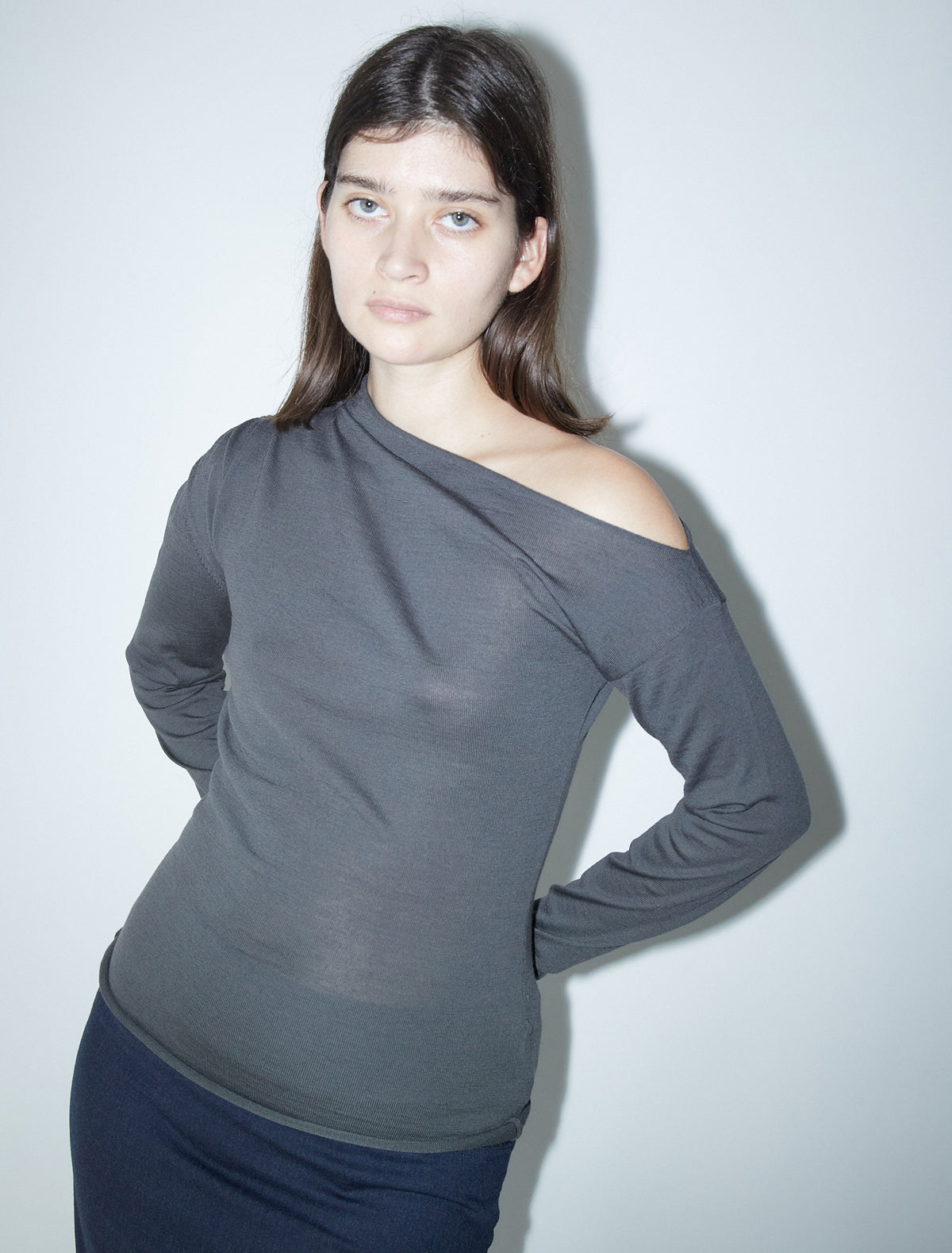 Latam asymmetric fitted wool sweater grey