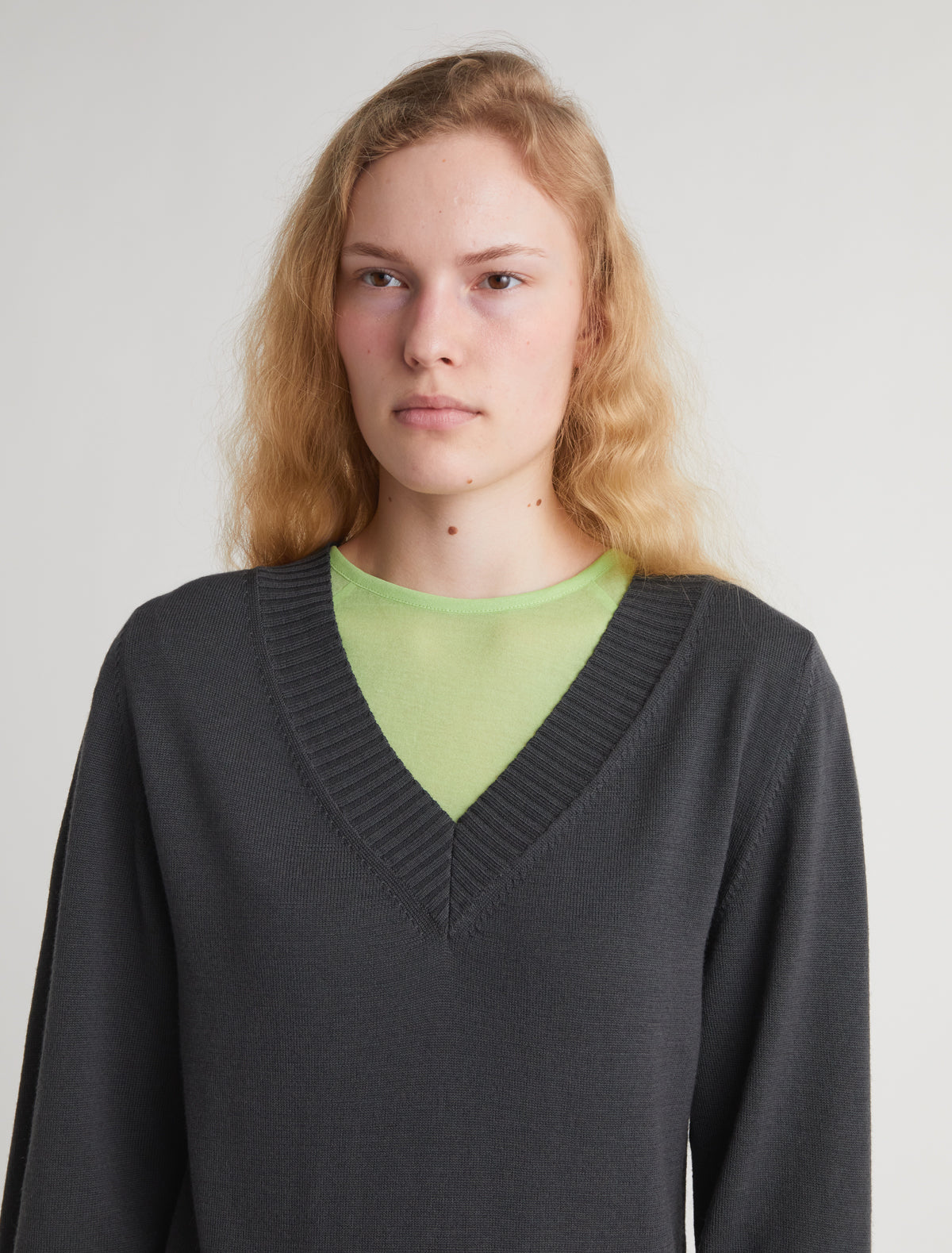 Jump v neck knit sweater dropped shoulders grey
