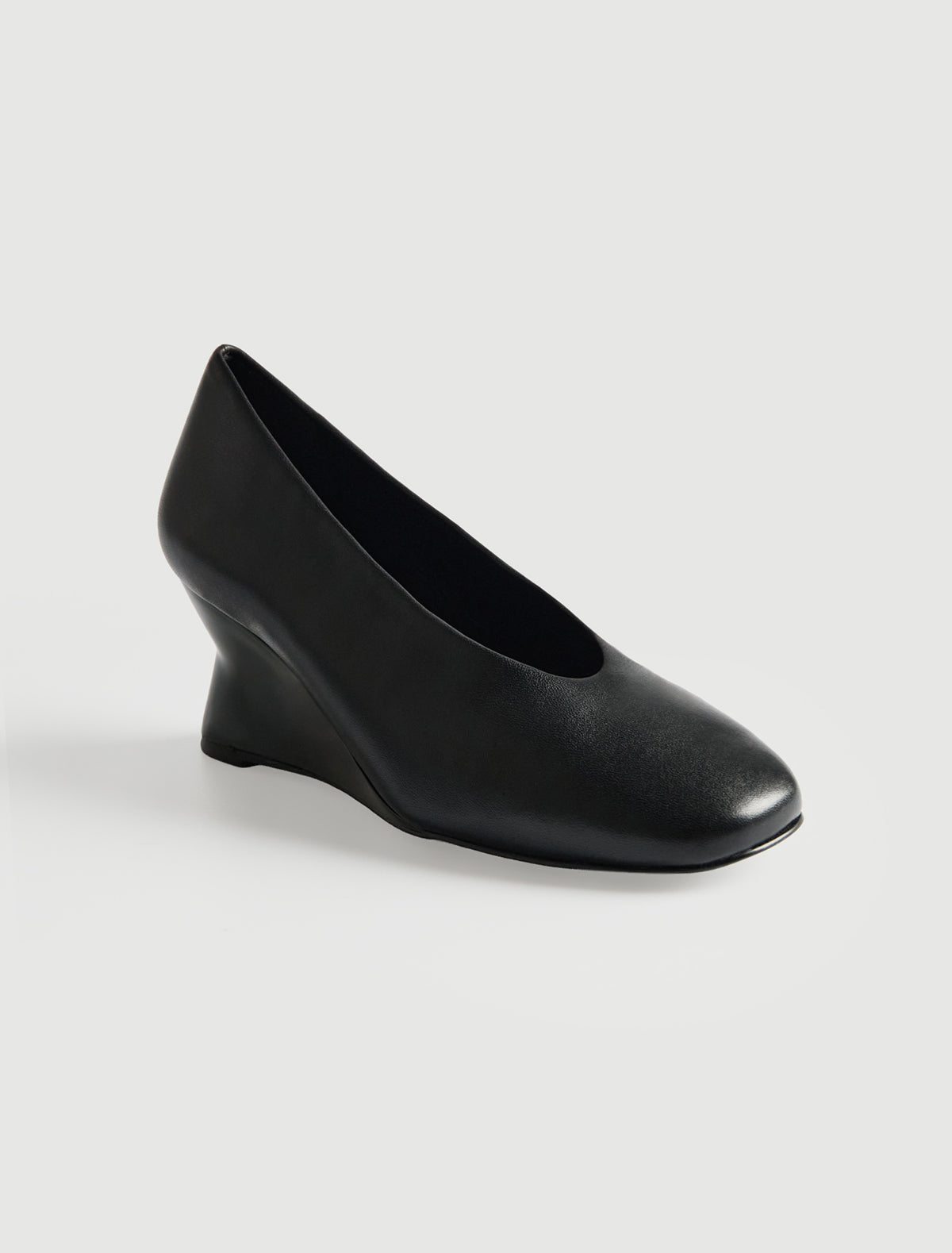 Jacinta pump sculptural 6 cm wedge contrasting color black