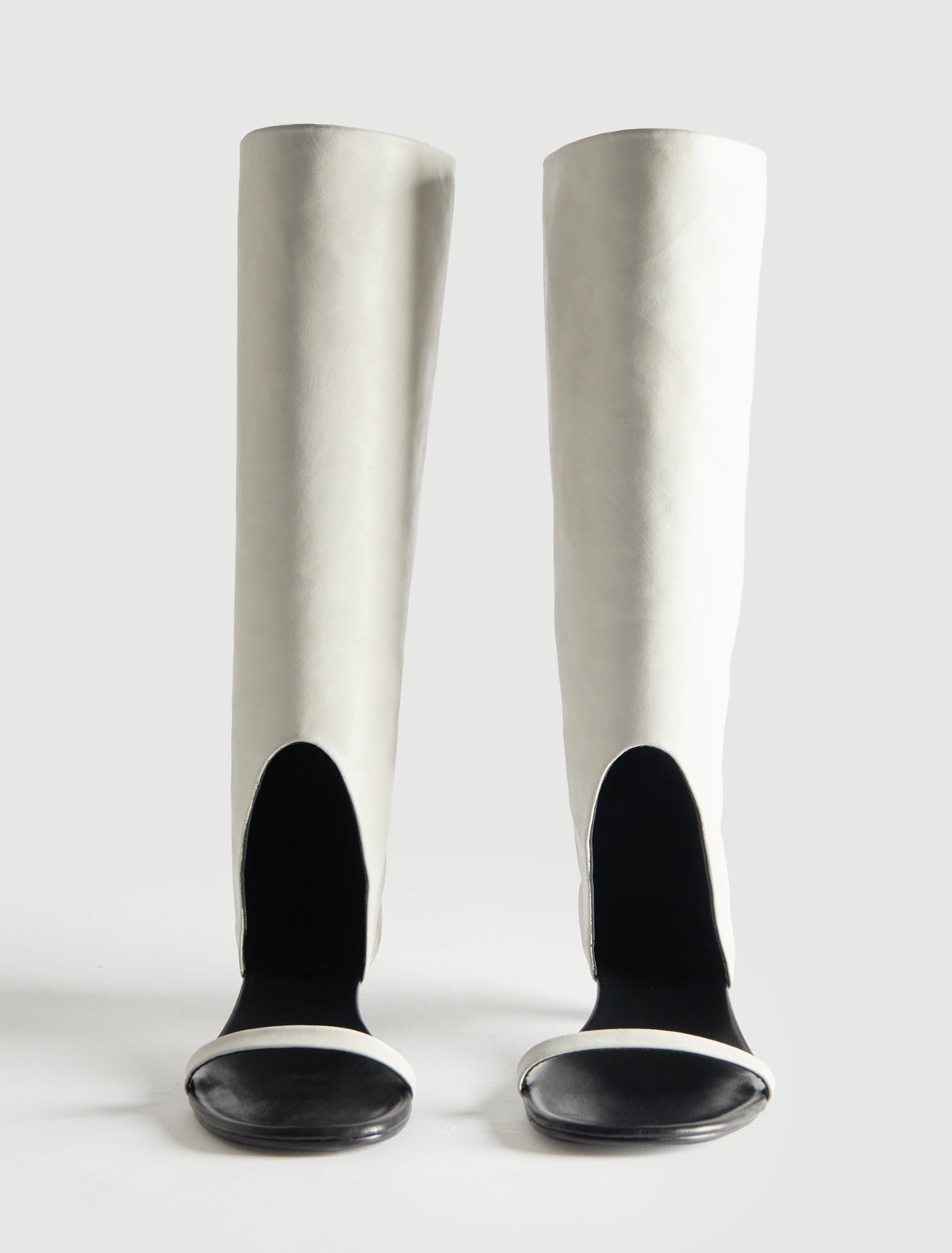 Manuela sandal boot thin toe strap offwhite