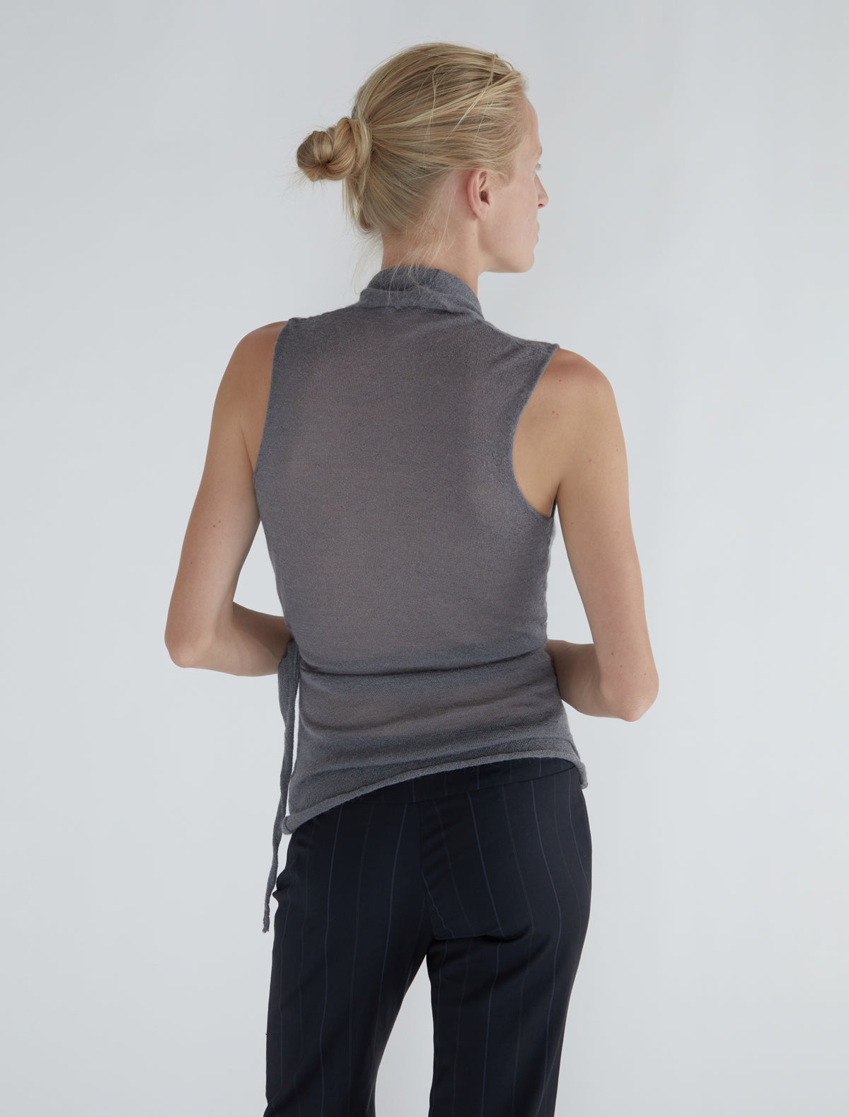 Sans sleeveless wrap top grey