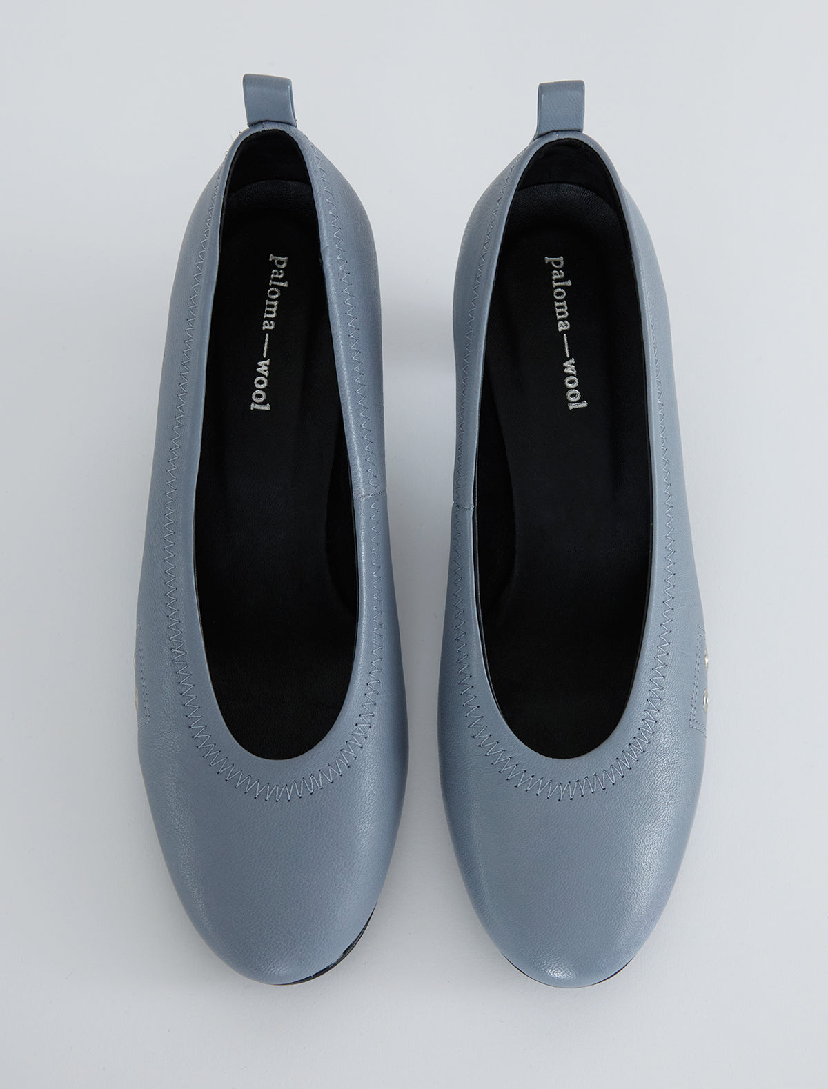 Uma pump metal eyelet detail glossy leather greyishblue