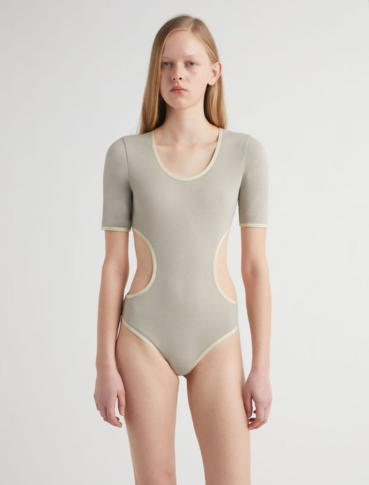 no 2822 / Alina