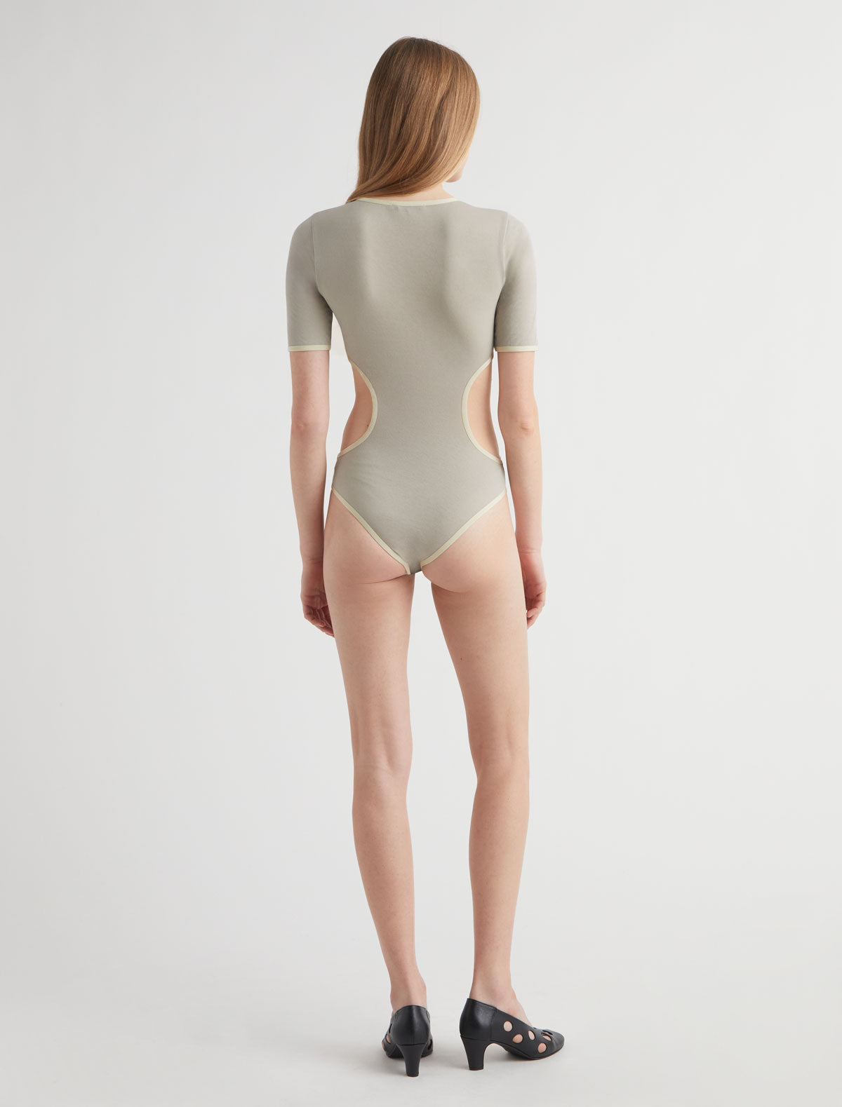 no 2822 / Alina