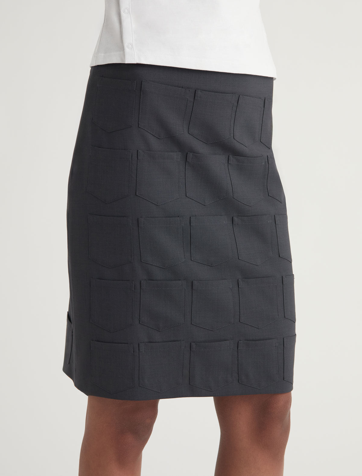 Quina pockets mid length skirt mini pockets detail