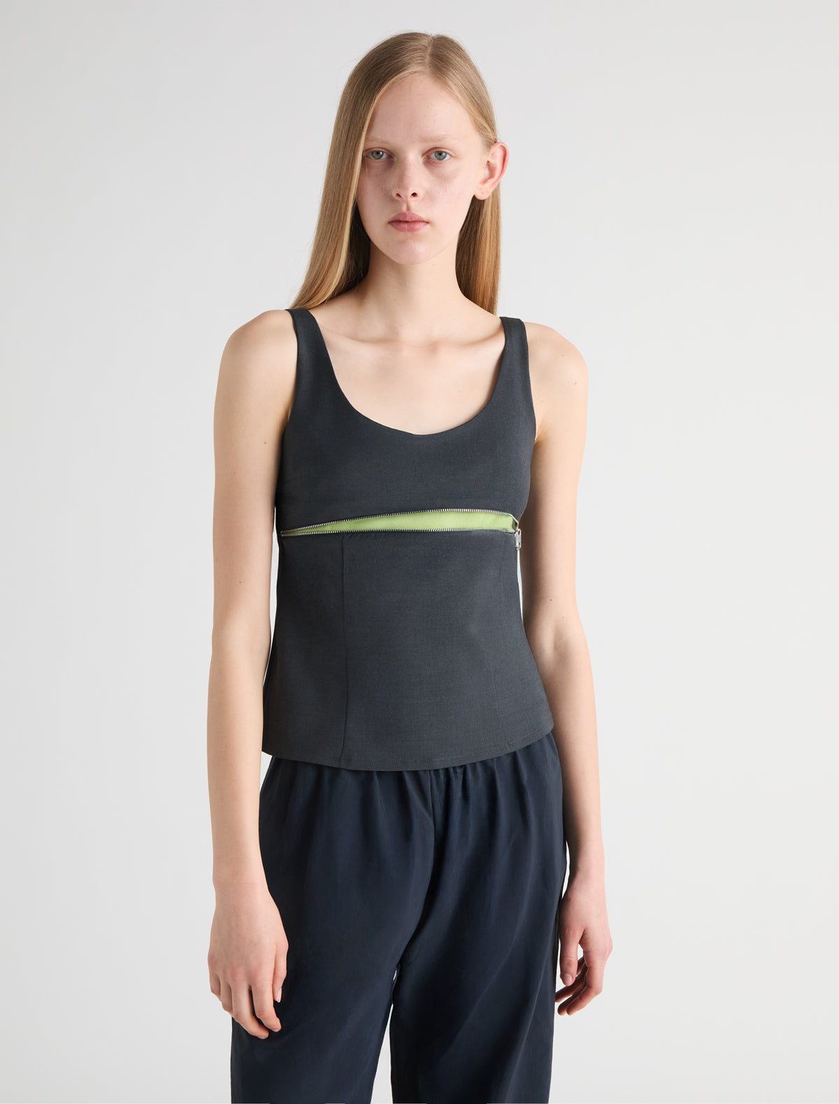 Isee sleeveless top zipper detail chest