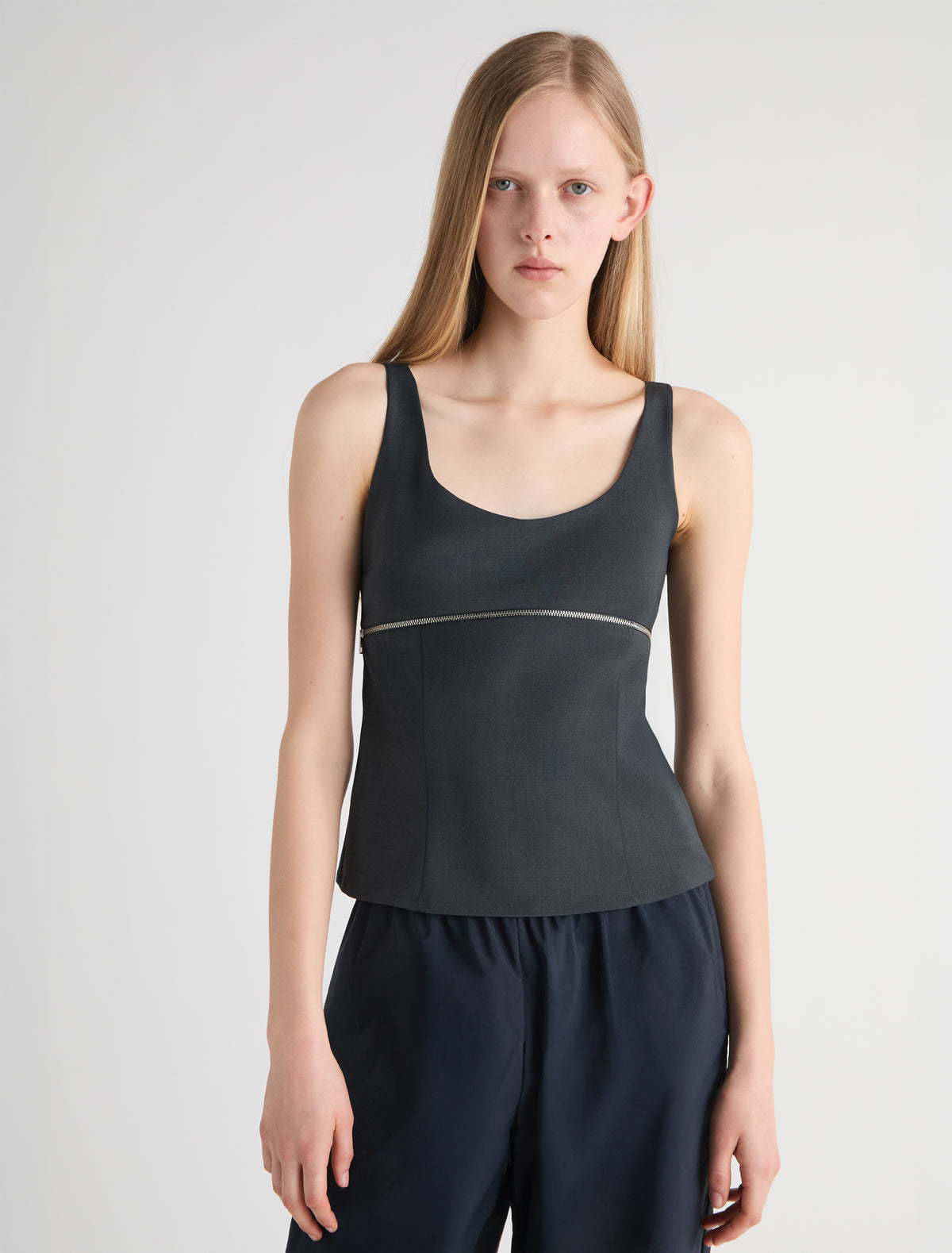 Isee sleeveless top zipper detail chest