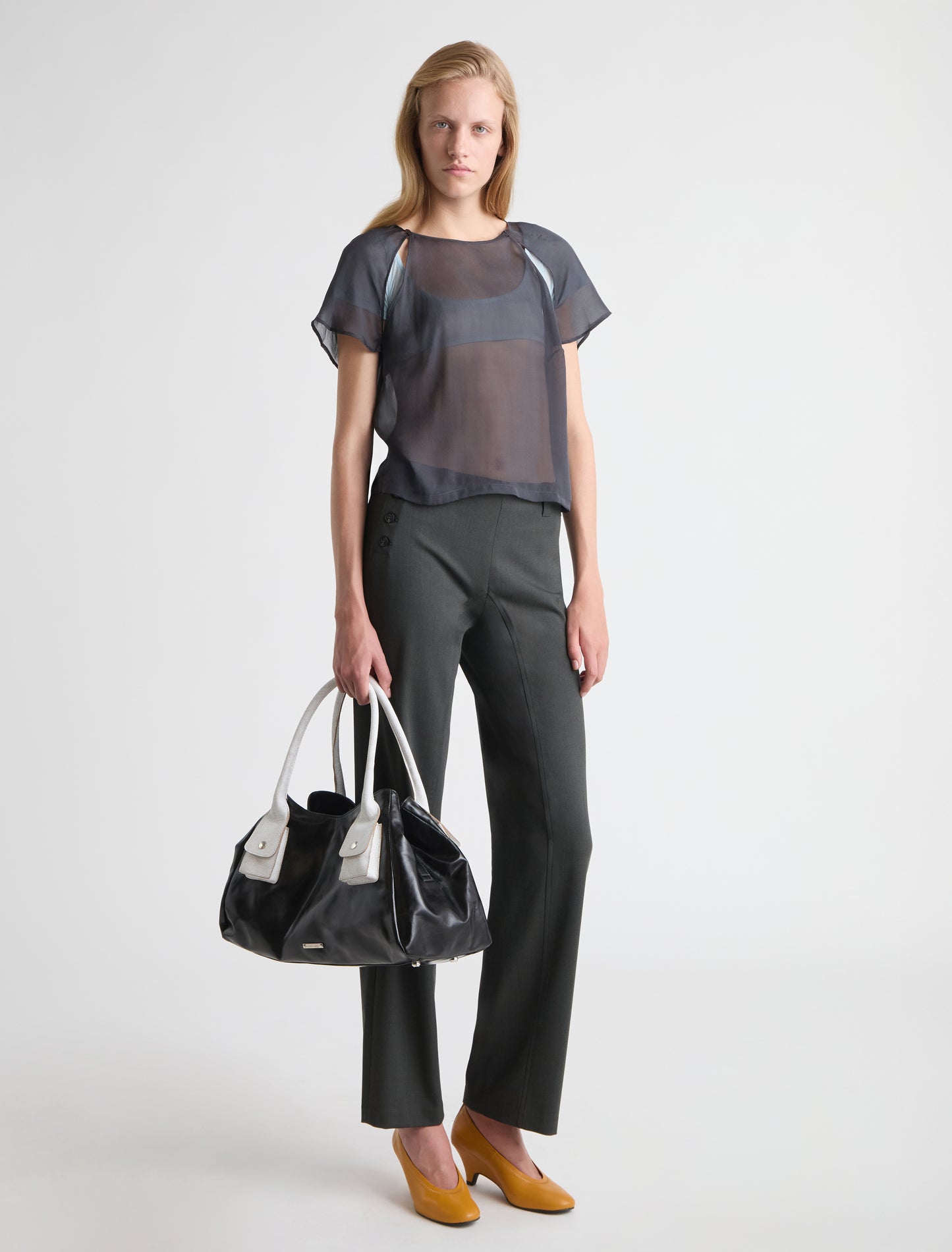 no 3046 / Lira