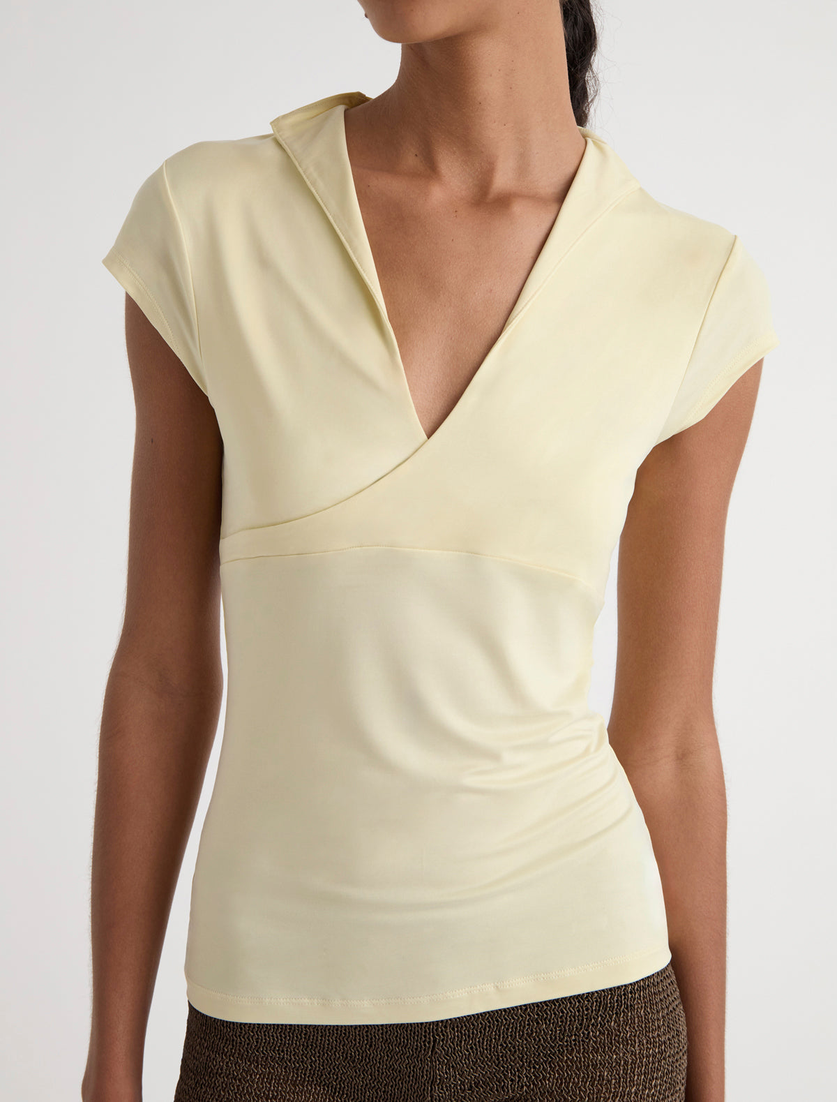 Tiven fitted short sleeve top crossed front yellow